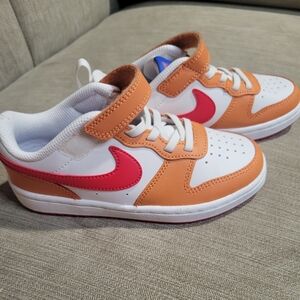 Nike Court Burough
